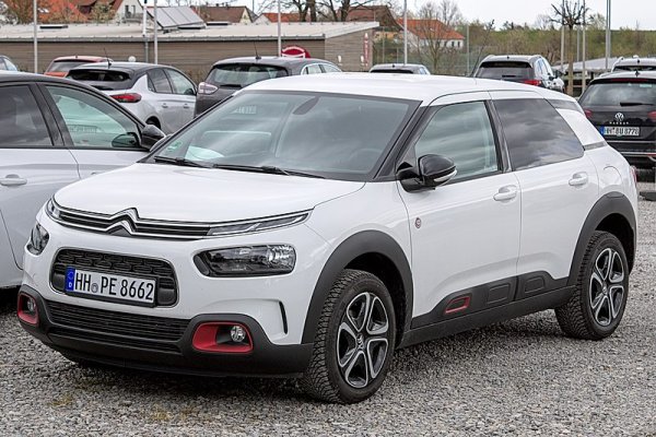 Представен през 2014 година, Citroеn все още произвежда C4 Cactus в Бразилия. Отличителна черта на дизайна са панелите Airbump, украсяващи хълбоците. Те са предназначени да предпазват автомобила от повреди на паркинги.